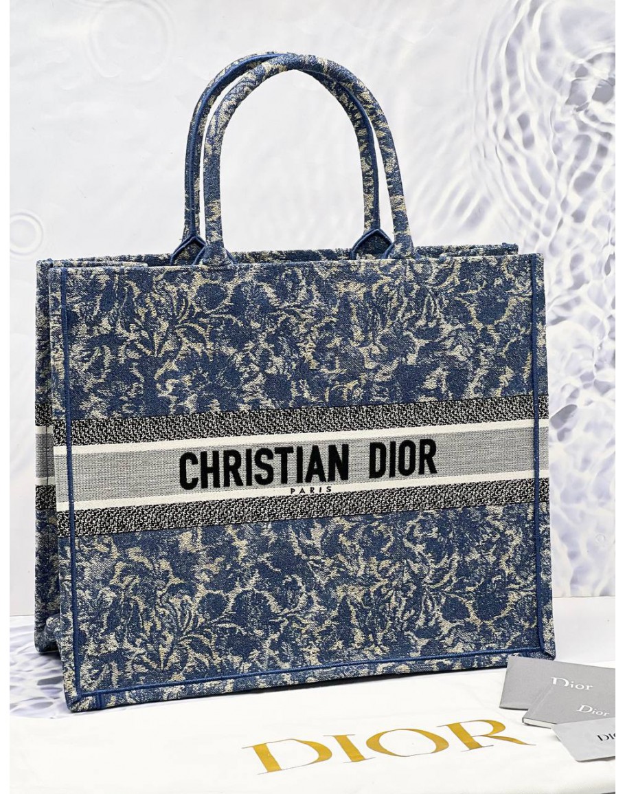 Dior book 2024 tote pre owned